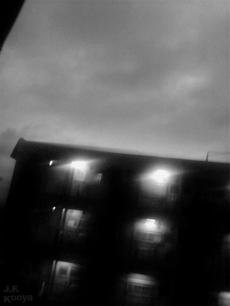 写真:アパート (2010) by J.F.Kooya